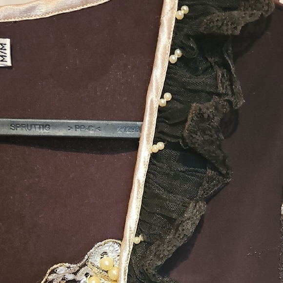 Embroidered Women's Top - Picture 2 of 4